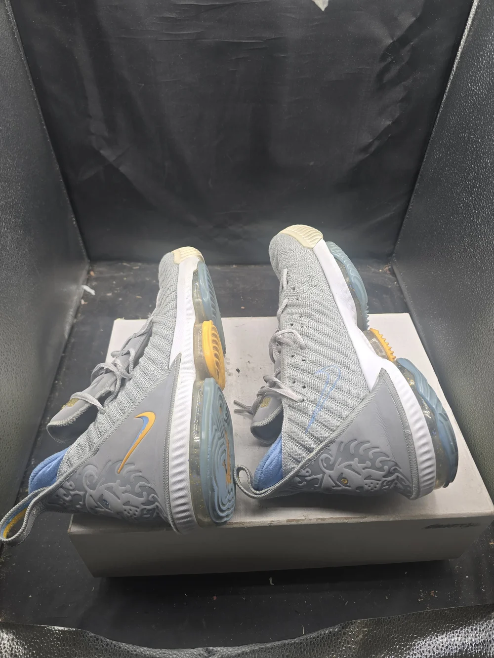 Nike Light Gray‎ Sneakers with Blue Interior